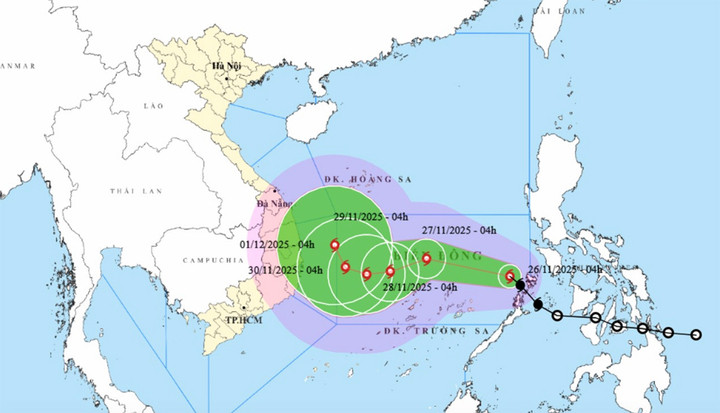 Biển Đông đón bão số 15 Koto giật cấp 14, hướng đi liên tục thay đổi- Ảnh 1.