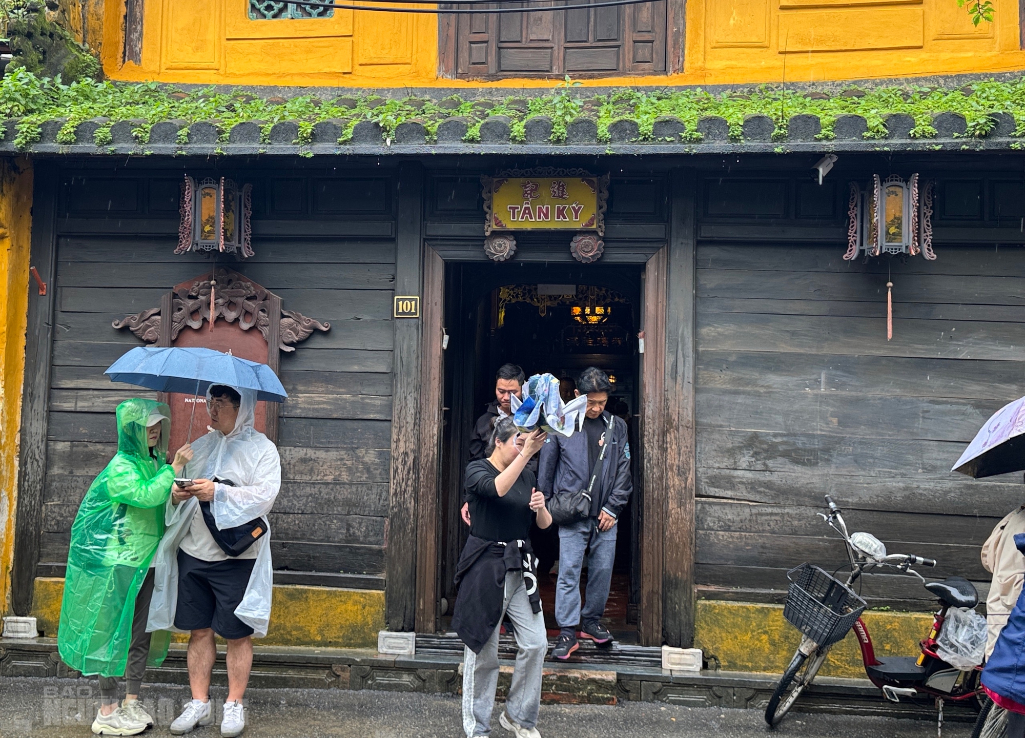 Hình ảnh dấu tích 3 trận lụt trên di sản phố cổ Hội An- Ảnh 15. Hình ảnh dấu tích 3 trận lụt trên di sản phố cổ Hội An- Ảnh 15.