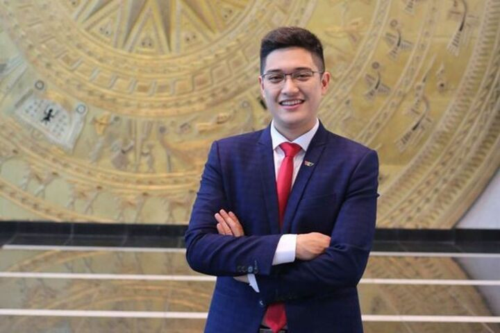 Nam BTV trẻ nhất dẫn chương trình Thời sự 19h của VTV là ai?- Ảnh 2.