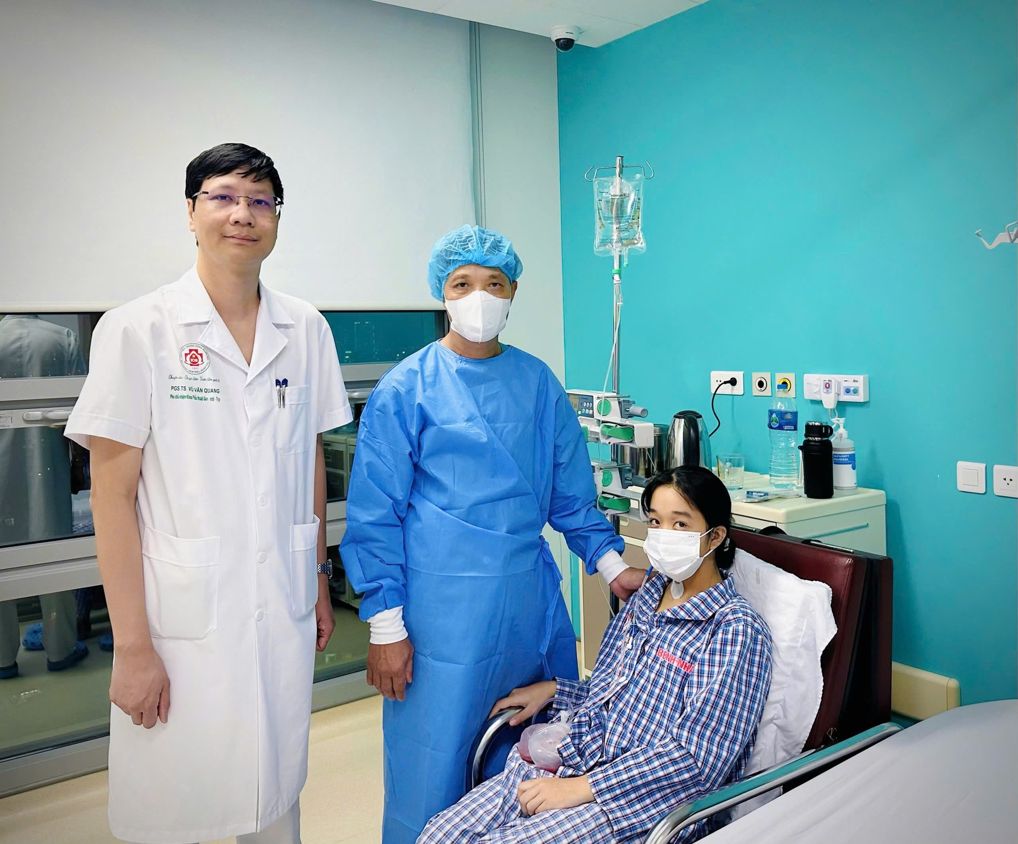 Lần đầu tiên Việt Nam thực hiện thành công 1 ca ghép gan bất đồng nhóm máu ở người lớn- Ảnh 4. Lần đầu tiên Việt Nam thực hiện thành công 1 ca ghép gan bất đồng nhóm máu ở người lớn- Ảnh 4.