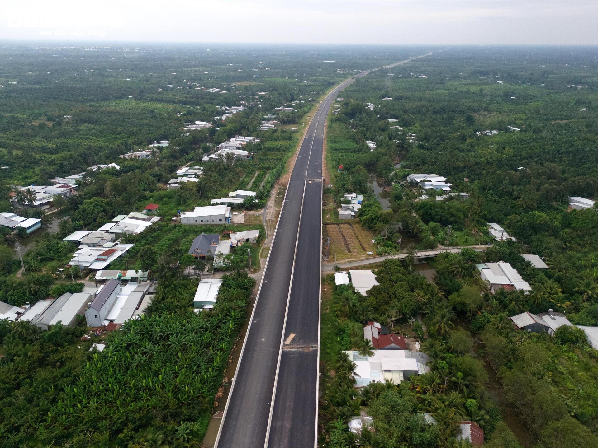 Cận cảnh cao tốc Cần Thơ - Cà Mau trước ngày thông xe- Ảnh 1.