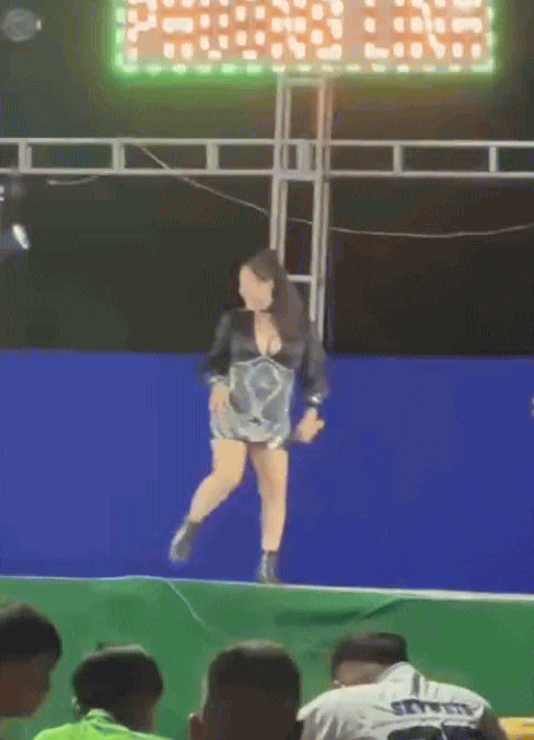 Nữ ca sĩ hết thời là con gái bầu show giàu nhất miền Tây, nay phá sản phải xin đi hát hội chợ- Ảnh 2.