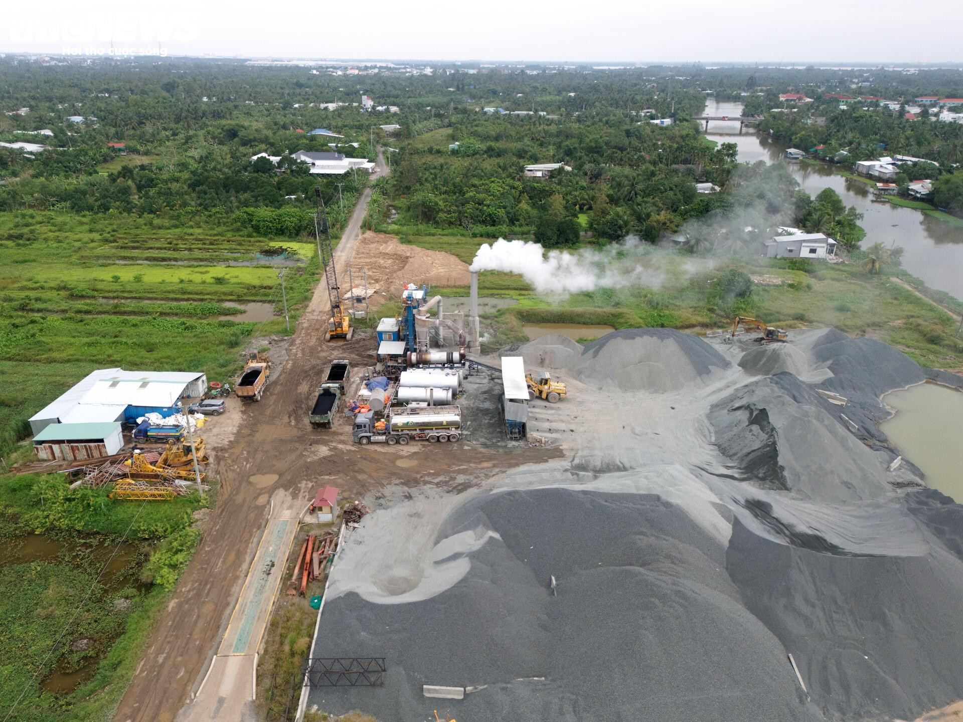 Cận cảnh cao tốc Cần Thơ - Cà Mau trước ngày thông xe- Ảnh 15.