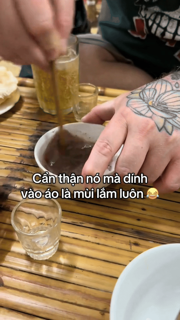 Khách Tây thử loại gia vị nặng mùi, chính nhiều người Việt cũng không thích, thốt lên: Khách Tây thử loại gia vị nặng mùi, chính nhiều người Việt cũng không thích, thốt lên: