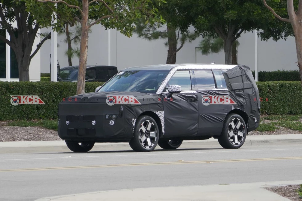 Hyundai Santa Fe sắp có bản điện không lo tìm trạm sạc: Có thể nạp điện bằng động cơ, ra mắt 2027, chạy được hơn 1.100km- Ảnh 1.