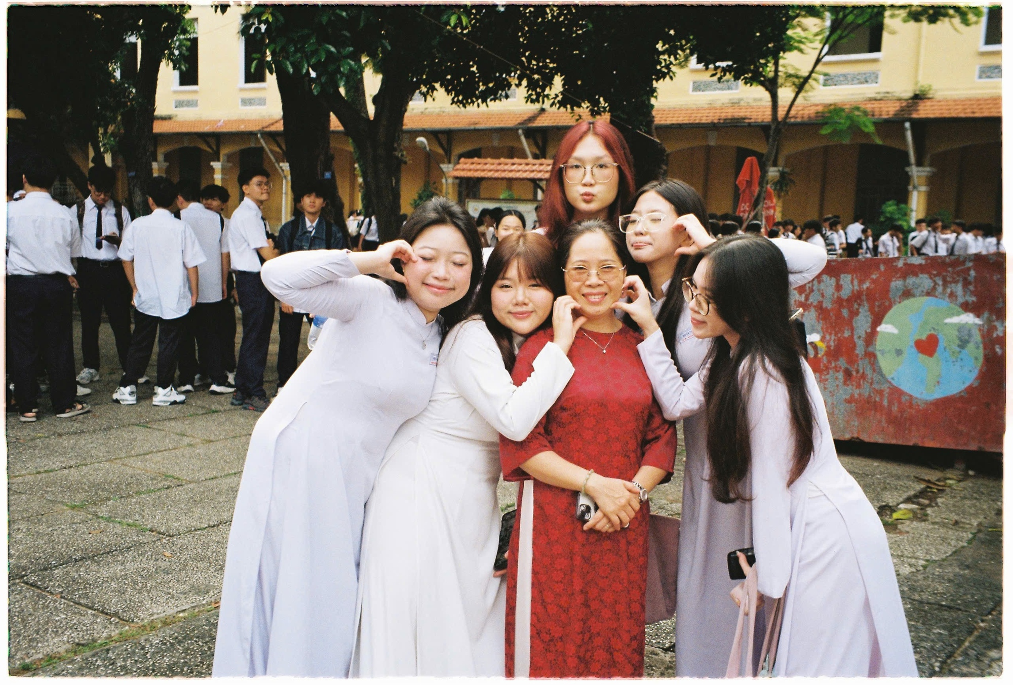 1 phút 30 giây giới thiệu bản thân “không giống ai”, nữ sinh TP.HCM giành học bổng trường xịn sò: Đúng là “con nhà tông không giống lông cũng giống cánh”- Ảnh 6.