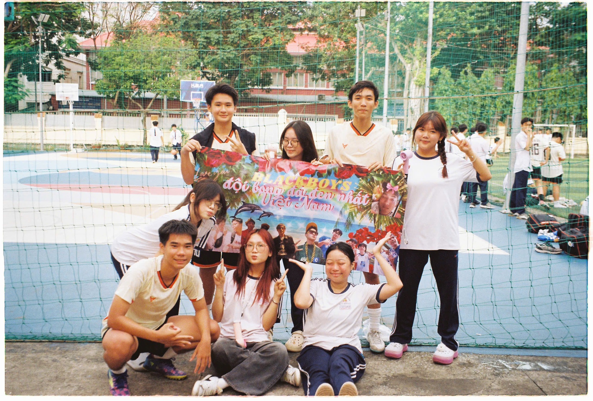 1 phút 30 giây giới thiệu bản thân “không giống ai”, nữ sinh TP.HCM giành học bổng trường xịn sò: Đúng là “con nhà tông không giống lông cũng giống cánh”- Ảnh 4.