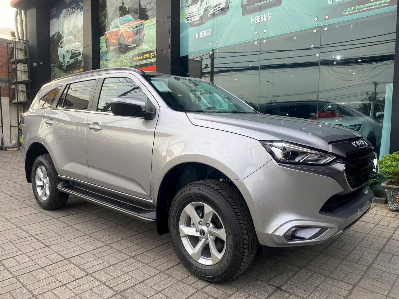 Mẫu SUV Nhật 7 chỗ giảm giá xuống ngang xe cỡ B- Ảnh 2.