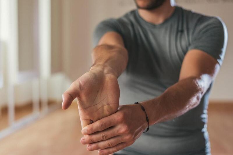 4 tư thế đánh pickleball dễ gây chấn thương, thậm chí rách cơ nếu không khởi động đúng đủ- Ảnh 1.