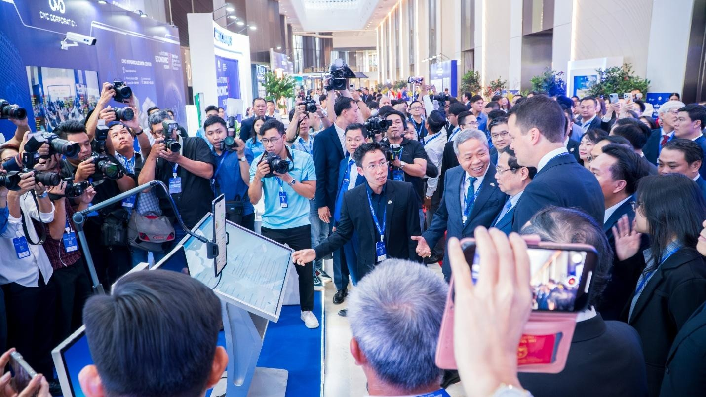 photo-1764162046033 photo-1764162046033