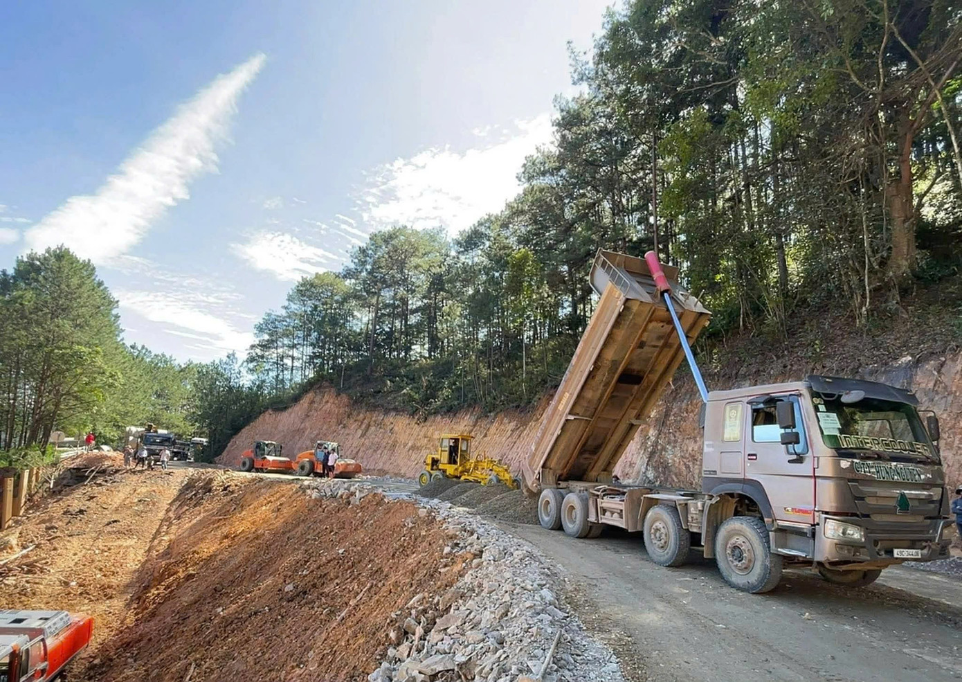 Đề xuất xây cầu vượt 30 tỷ đồng 'giải cứu' điểm sạt lở đèo Mimosa- Ảnh 1.