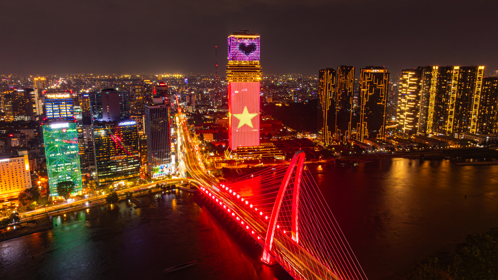 Không chỉ đóng hàng nghìn tỷ đồng tiền thuế, các công ty này còn thắp sáng cả bầu trời đêm TP.HCM- Ảnh 10.