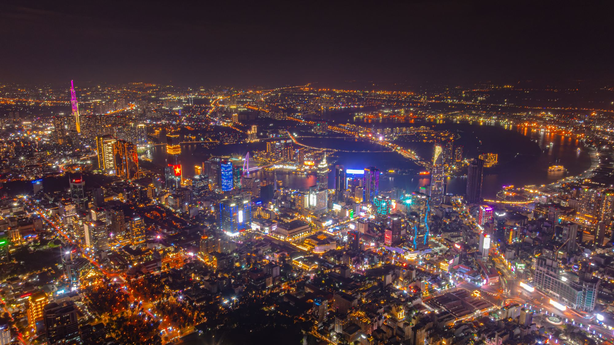 Không chỉ đóng hàng nghìn tỷ đồng tiền thuế, các công ty này còn thắp sáng cả bầu trời đêm TP.HCM- Ảnh 11.