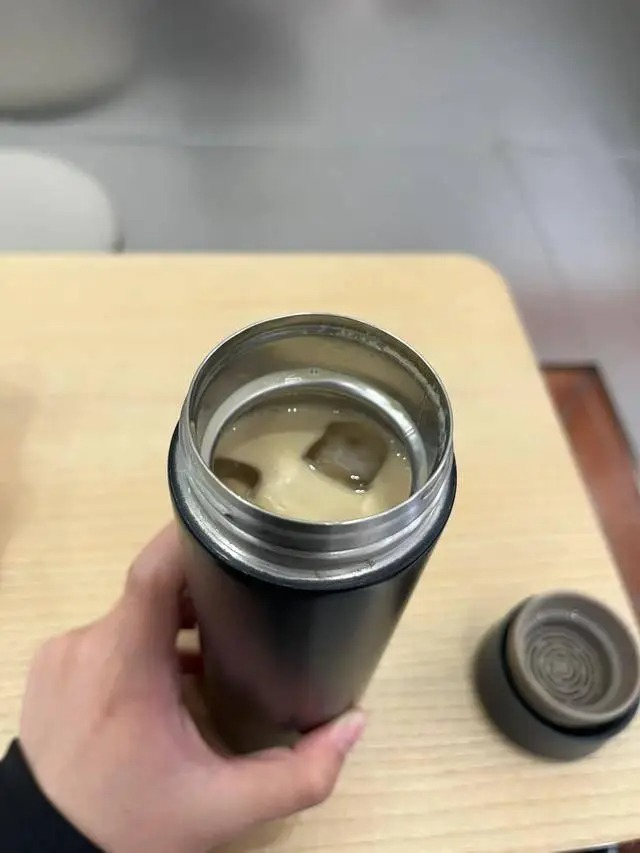 4 thứ tuyệt đối KHÔNG đựng trong bình giữ nhiệt, ai vẫn làm sẽ phải hối hận- Ảnh 3. 4 thứ tuyệt đối KHÔNG đựng trong bình giữ nhiệt, ai vẫn làm sẽ phải hối hận- Ảnh 3.