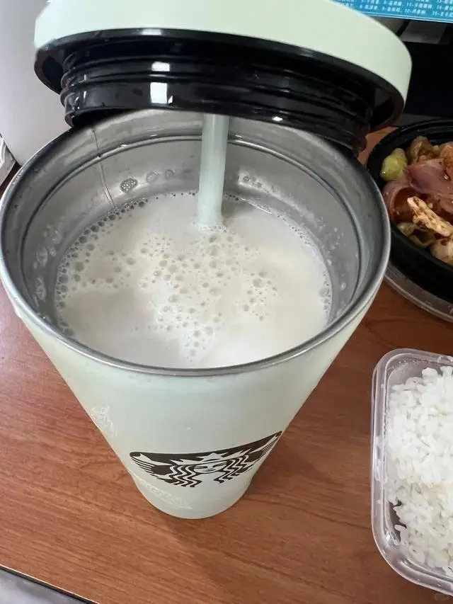 4 thứ tuyệt đối KHÔNG đựng trong bình giữ nhiệt, ai vẫn làm sẽ phải hối hận- Ảnh 1. 4 thứ tuyệt đối KHÔNG đựng trong bình giữ nhiệt, ai vẫn làm sẽ phải hối hận- Ảnh 1.