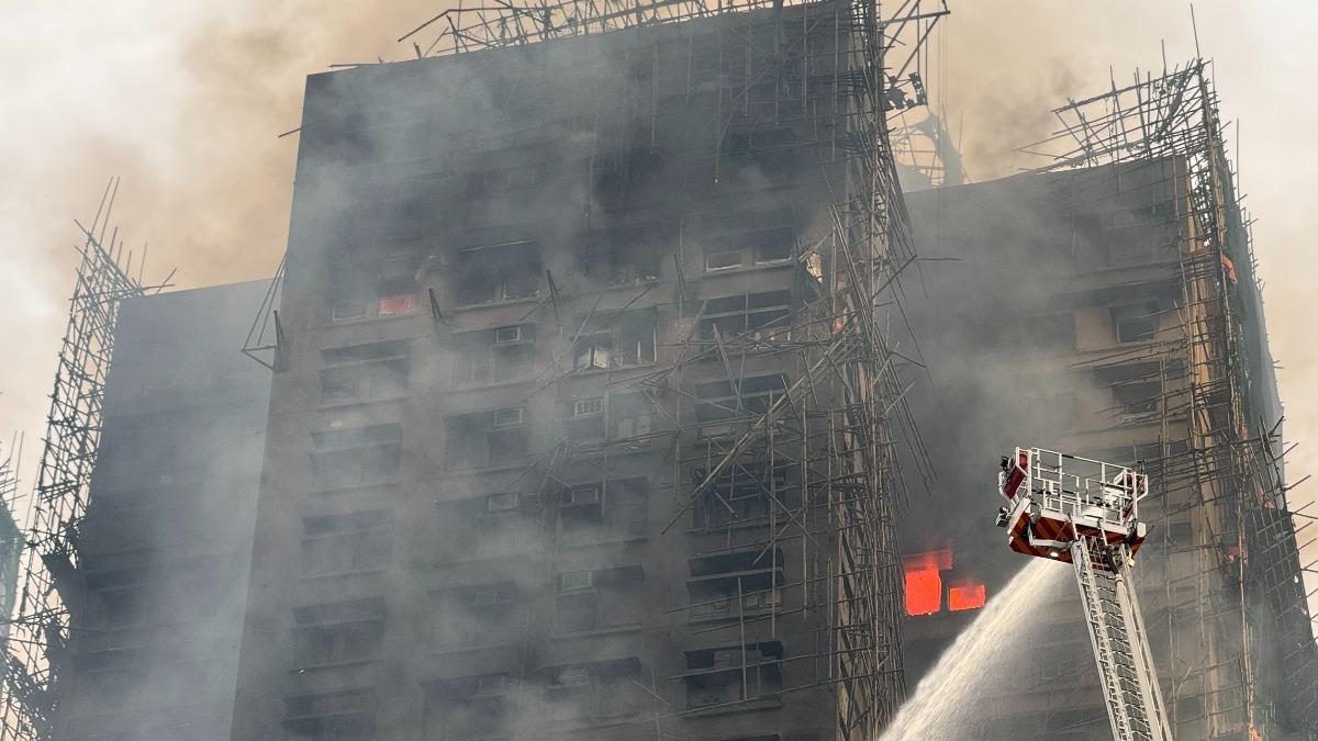 Cuộc gọi sinh tử tạo ra phép màu trong vụ cháy gần 20 tiếng ở Hong Kong (Trung Quốc)- Ảnh 2. Cuộc gọi sinh tử tạo ra phép màu trong vụ cháy gần 20 tiếng ở Hong Kong (Trung Quốc)- Ảnh 2.