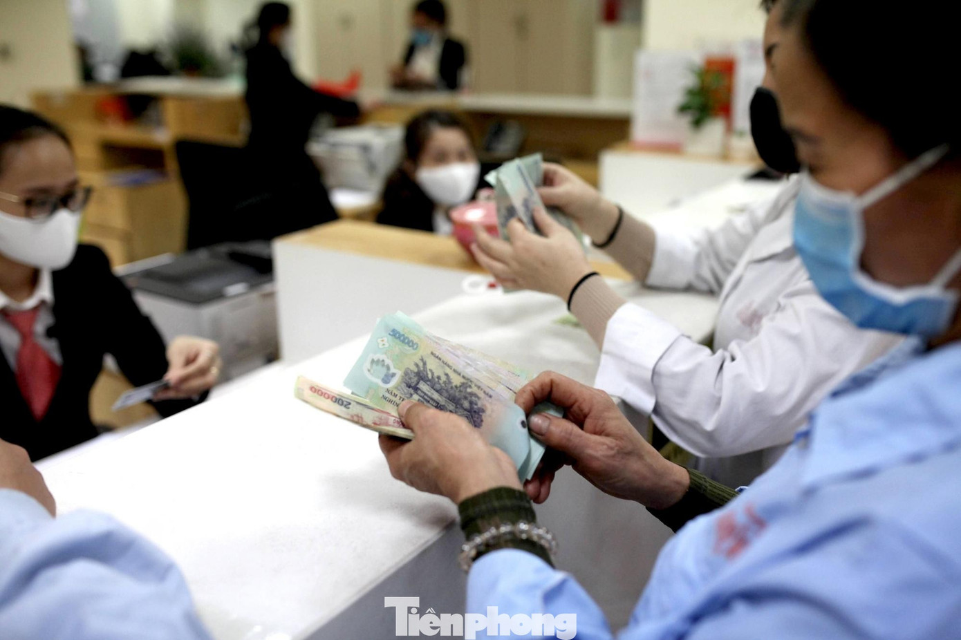 Bộ Nội vụ yêu cầu nắm bắt tình hình tiền lương, thưởng Tết 2026 tại doanh nghiệp- Ảnh 1.