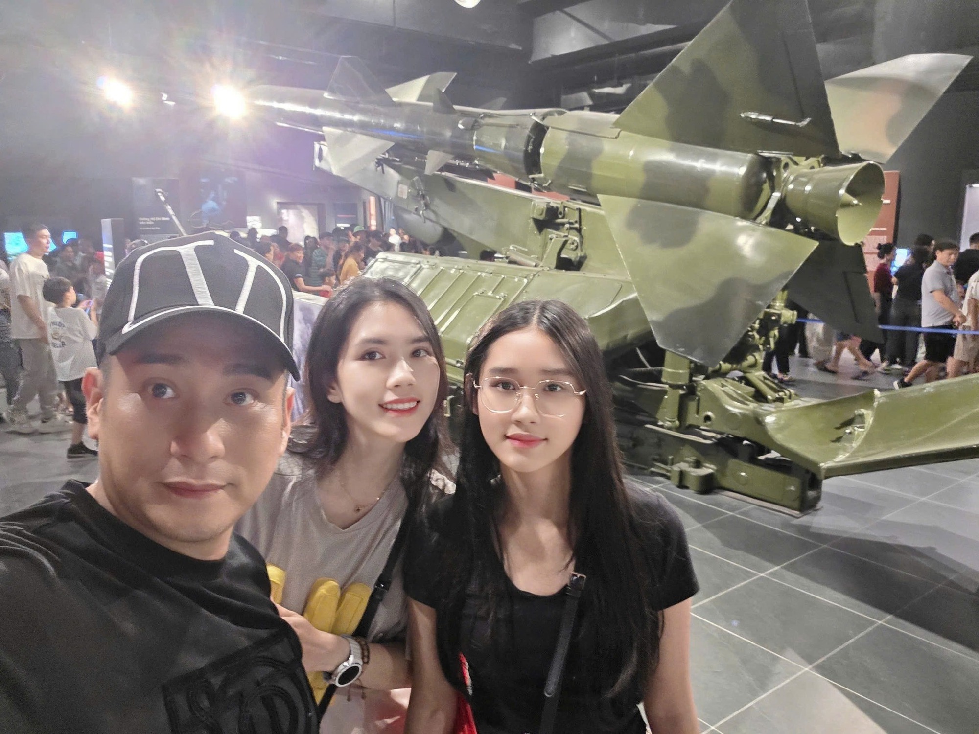 Hôn nhân với vợ kém 13 tuổi của nam diễn viên U50, 4 lần giữ chức Phó Giám đốc- Ảnh 4. Hôn nhân với vợ kém 13 tuổi của nam diễn viên U50, 4 lần giữ chức Phó Giám đốc- Ảnh 4.