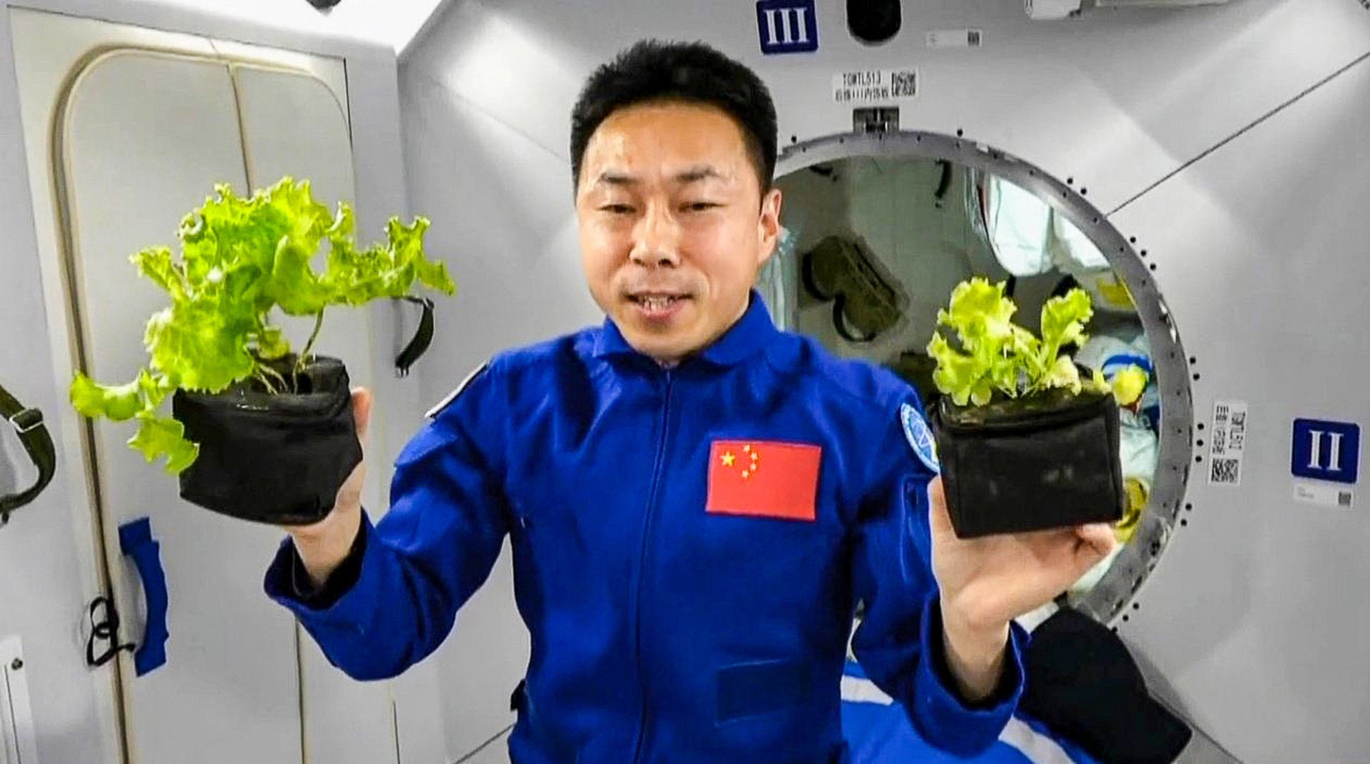 Trạm vũ trụ Thiên Cung lần đầu tạo ra oxy và nhiên liệu tên lửa bằng quang hợp nhân tạo: Bước ngoặt cho tương lai du hành vũ trụ- Ảnh 2. Trạm vũ trụ Thiên Cung lần đầu tạo ra oxy và nhiên liệu tên lửa bằng quang hợp nhân tạo: Bước ngoặt cho tương lai du hành vũ trụ- Ảnh 2.