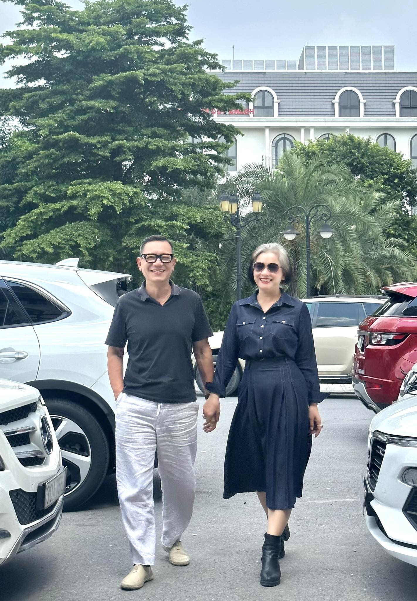 Nữ Đại tá là NSND, U60 tóc bạc trắng vẫn trẻ đẹp khó tin: Tập tạ thường xuyên, chồng là tài tử, đẹp trai- Ảnh 4.