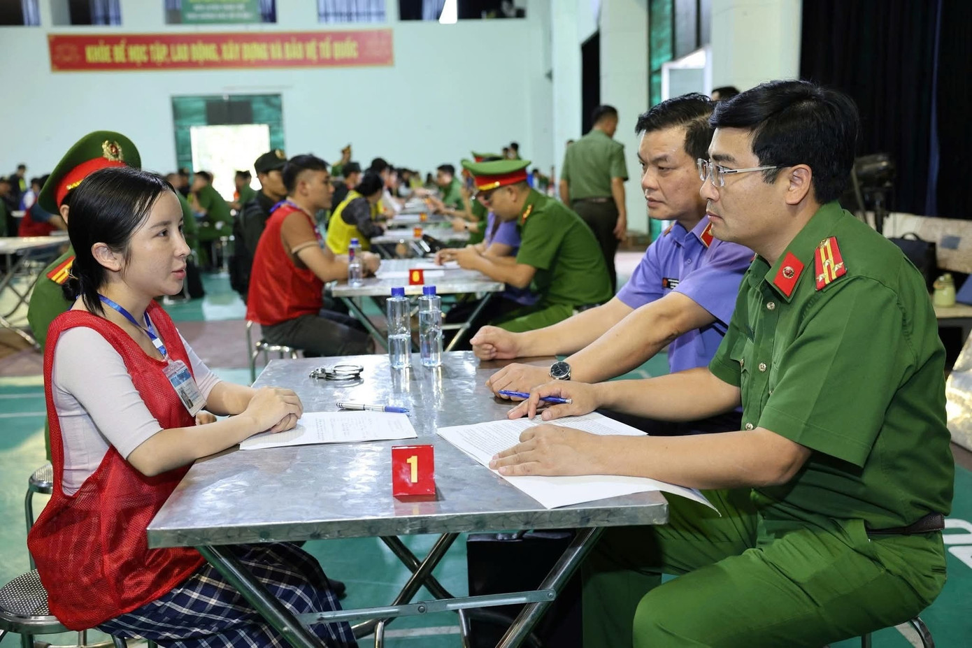 Thủ tướng gửi thư khen Công an tỉnh Lai Châu về chiến công triệt phá đường dây lừa đảo quy mô lớn- Ảnh 3.