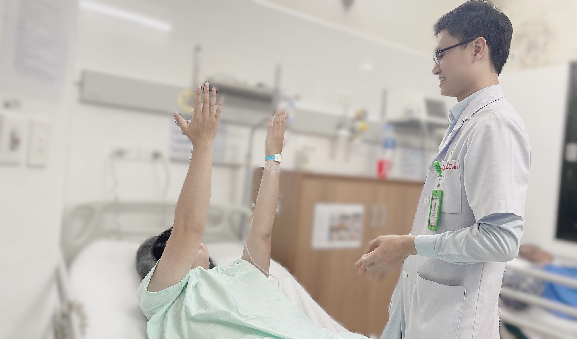 Thanh niên Phú Thọ nhập viện với tình trạng đau đầu dữ dội, bác sĩ khẳng định: Trường hợp hiếm gặp, có nguy cơ tổn thương não nếu không xử lý kịp- Ảnh 3.