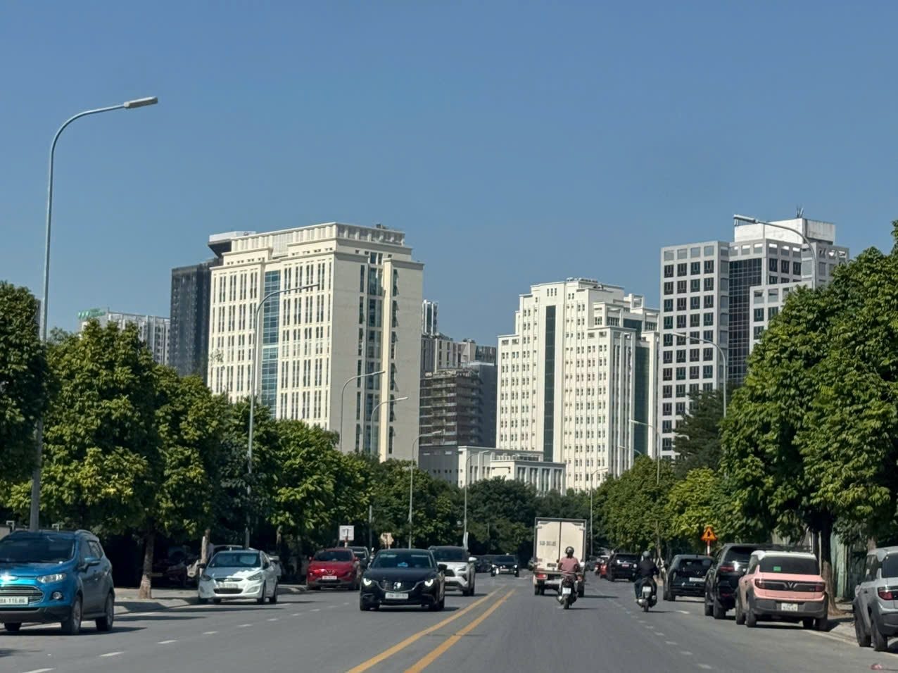 Tín dụng BĐS lập đỉnh, nguồn cung dịch chuyển rõ rệt sang phân khúc trung cấp- Ảnh 1.