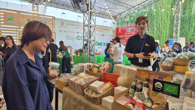 Không lo thiếu hàng Tết- Ảnh 1. Không lo thiếu hàng Tết- Ảnh 1.