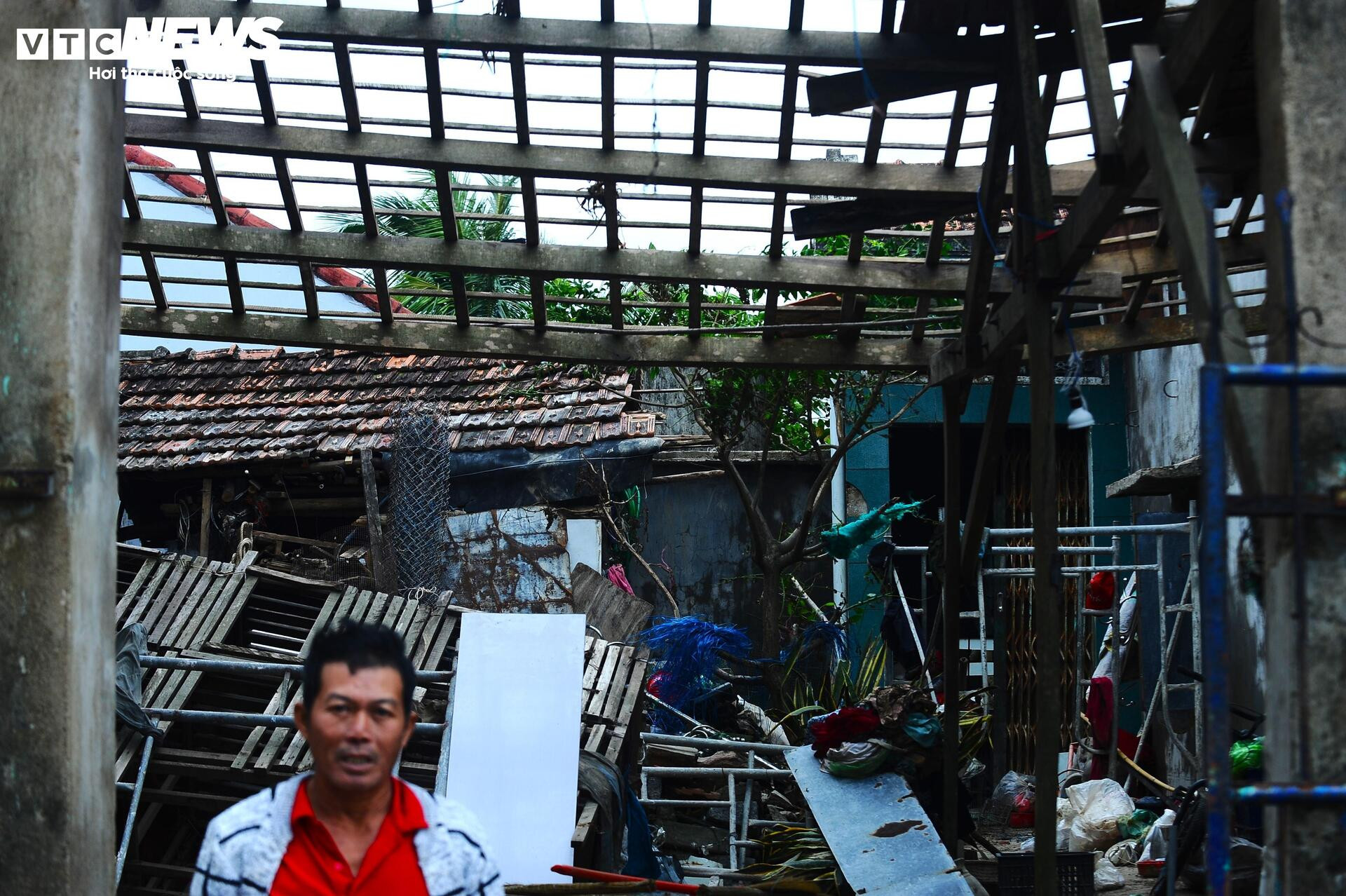 Khung cảnh hoang tàn, nhếch nhác tại vùng trũng nhất ở Tuy Hòa sau lũ dữ- Ảnh 10.