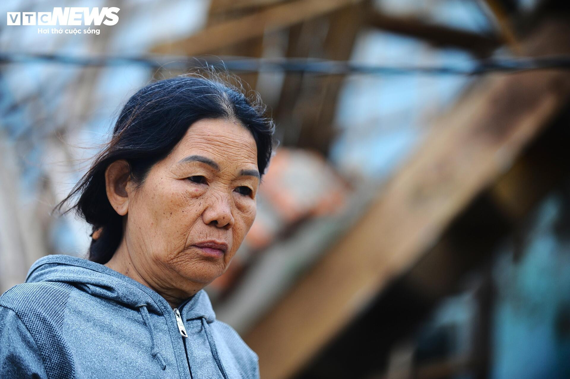 Khung cảnh hoang tàn, nhếch nhác tại vùng trũng nhất ở Tuy Hòa sau lũ dữ- Ảnh 4.