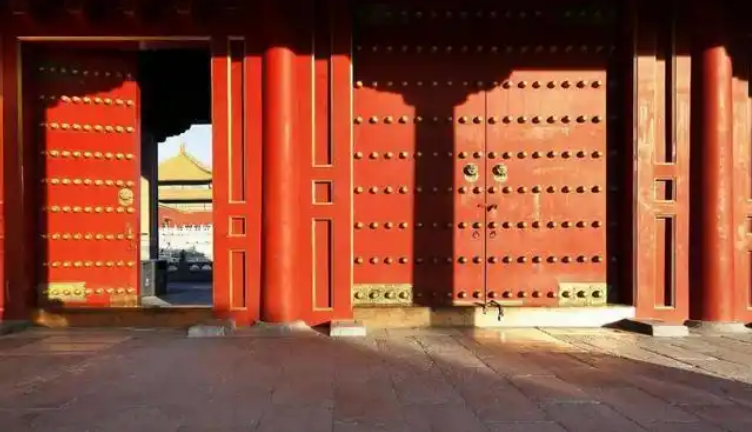 Vì sao cổng chính của Tử Cấm Thành có đúng 81 chiếc đinh mạ vàng?- Ảnh 2.