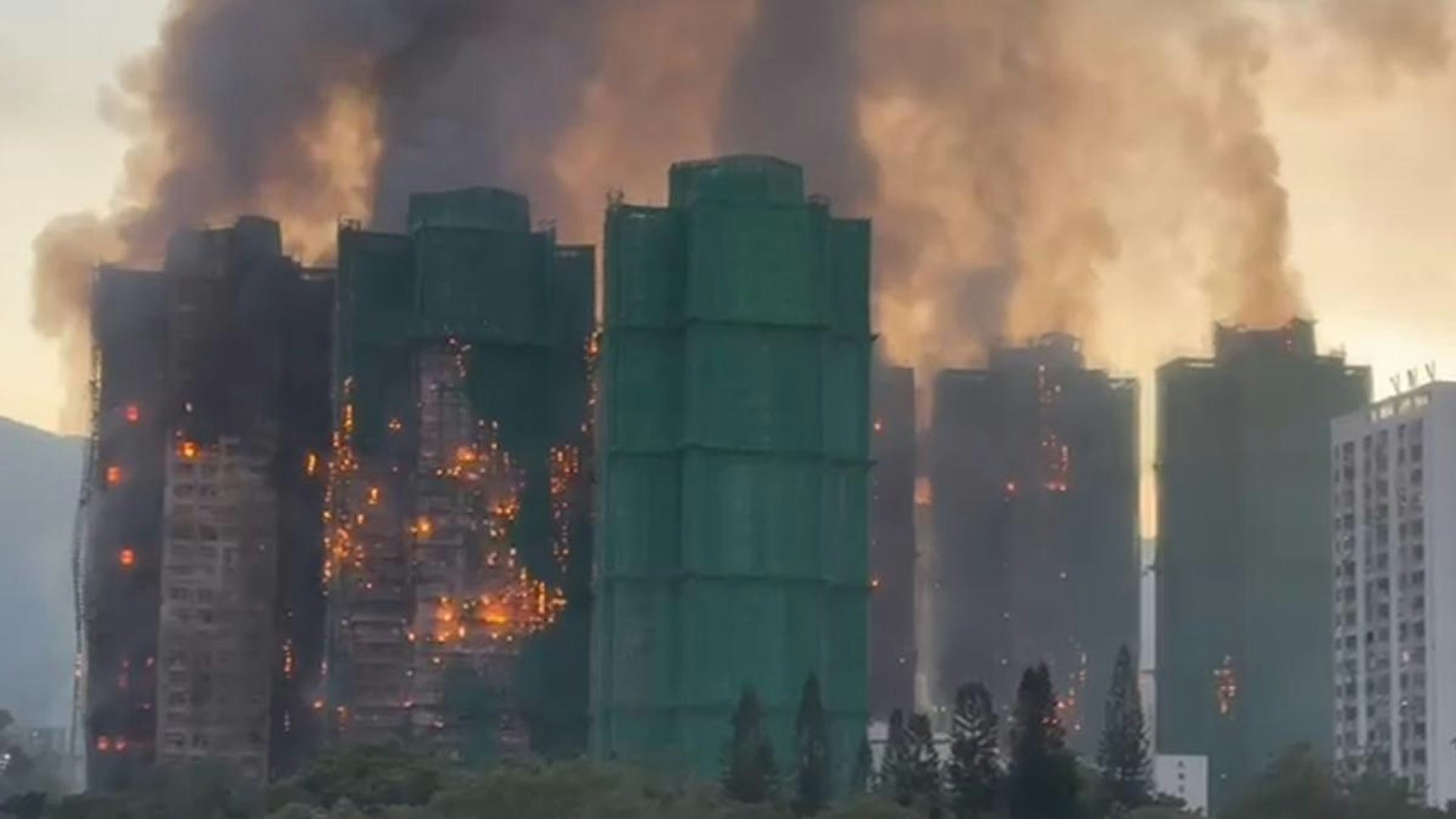 Chân dung lính cứu hoả qua đời trong vụ cháy chung cư ở Hong Kong (Trung Quốc): Xót xa lời nhắn cuối- Ảnh 1.