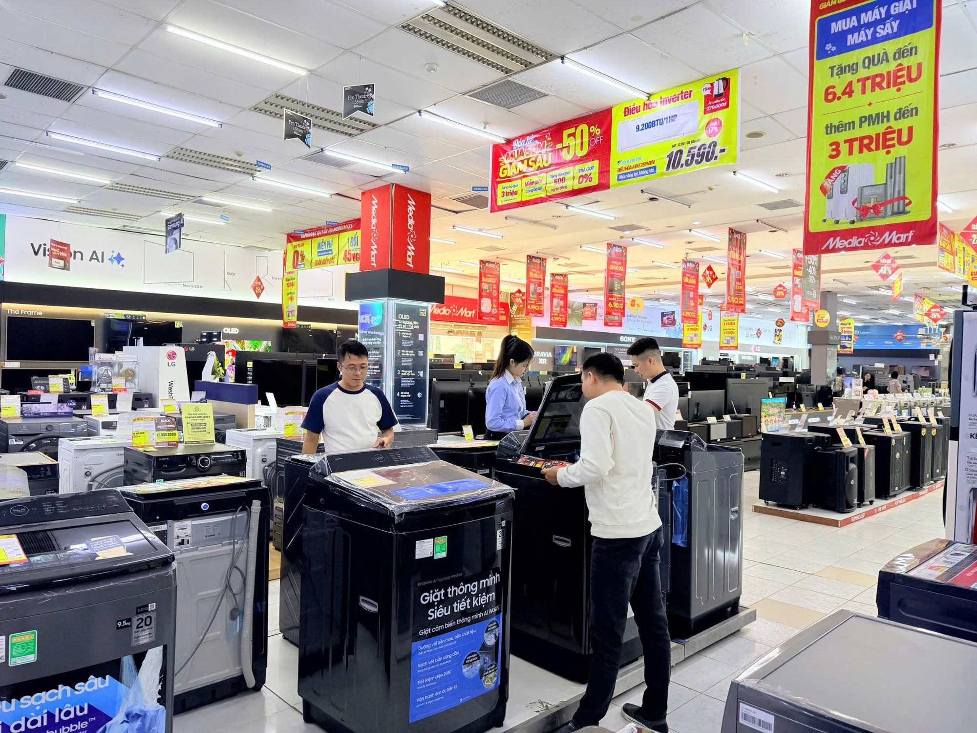 Black Friday 2025: MediaMart giảm thật 2 lần – Quà khủng gấp đôi- Ảnh 2. Black Friday 2025: MediaMart giảm thật 2 lần – Quà khủng gấp đôi- Ảnh 2.