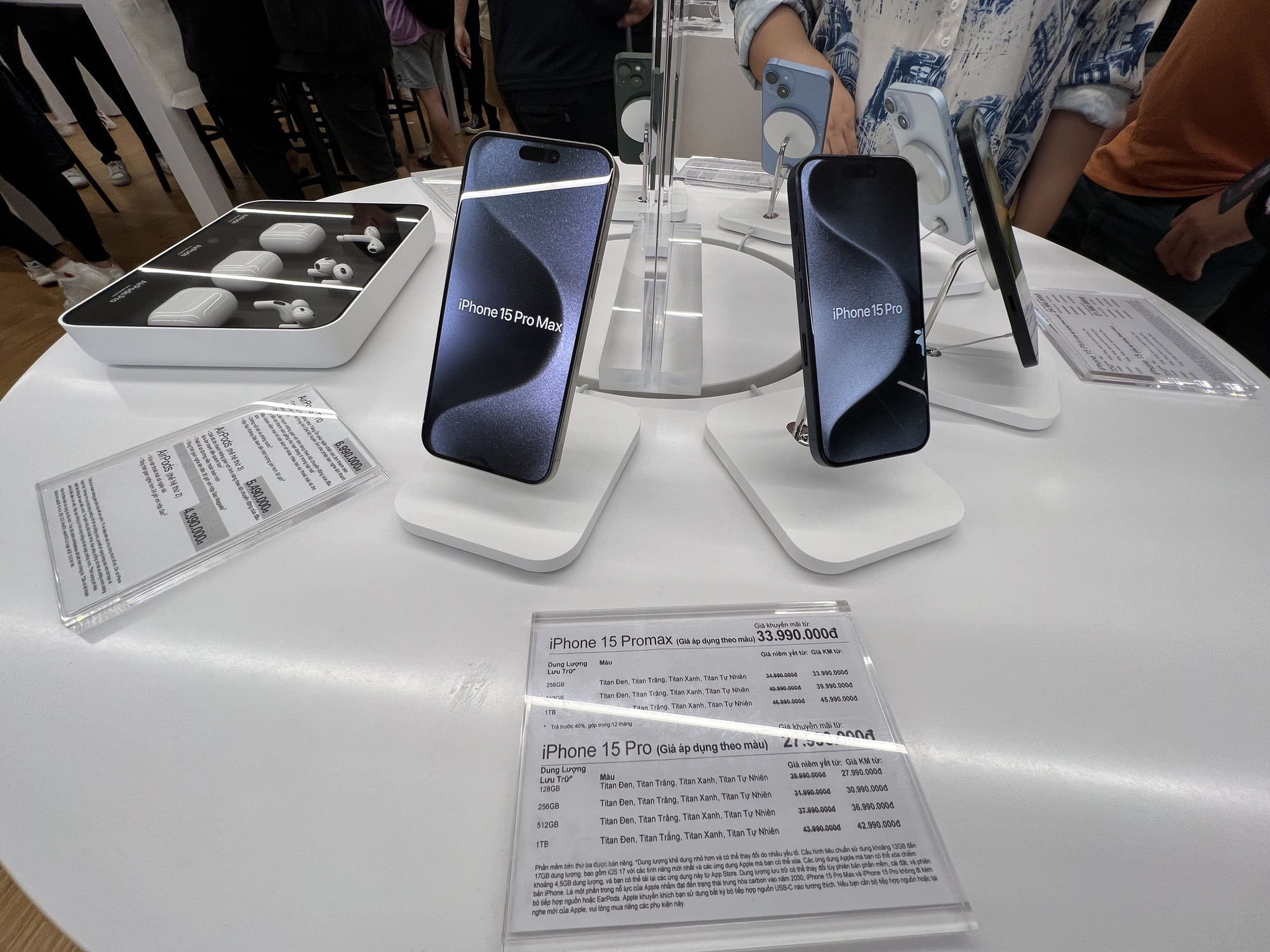 iPhone đời cũ giảm giá mạnh- Ảnh 1.