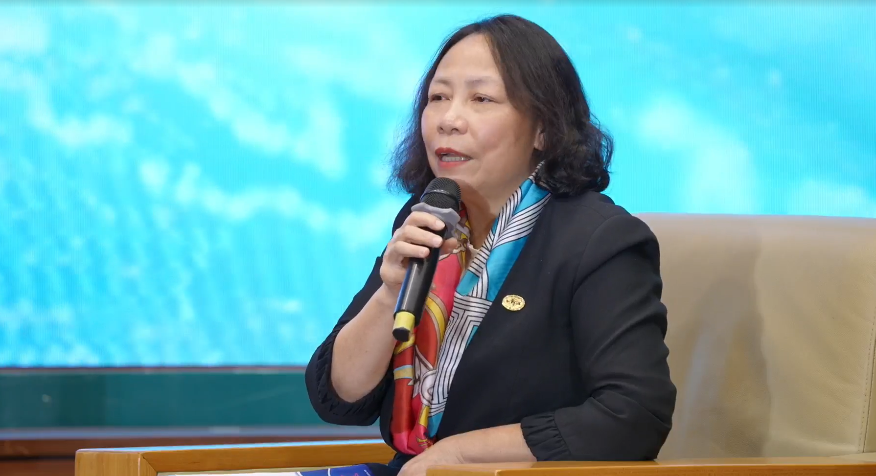 "Đang thu tiền bán hàng thì con cái chuyển khoản biếu 5 triệu": Hộ kinh doanh có bắt buộc mở thêm tài khoản để tiện kê khai, hay có thể chỉ dùng một tài khoản cá nhân?- Ảnh 2. "Đang thu tiền bán hàng thì con cái chuyển khoản biếu 5 triệu": Hộ kinh doanh có bắt buộc mở thêm tài khoản để tiện kê khai, hay có thể chỉ dùng một tài khoản cá nhân?- Ảnh 2.