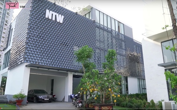 Bí mật về Ngọc Trinh trong biệt thự 50 tỷ, rộng 800m2- Ảnh 2.