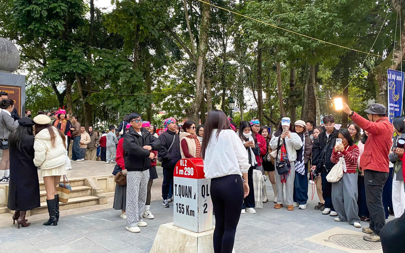 Gen Z rủ nhau lên núi săn mây, ngắm hoa tam giác mạch- Ảnh 17.