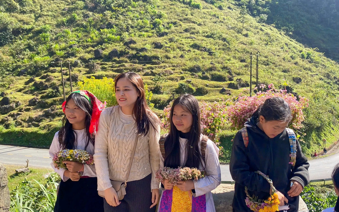 Gen Z rủ nhau lên núi săn mây, ngắm hoa tam giác mạch- Ảnh 9.