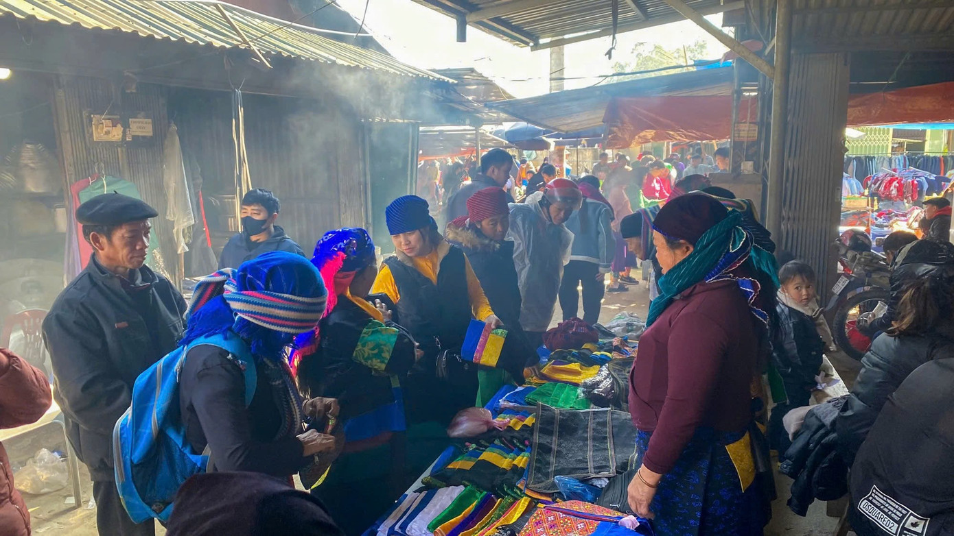 Gen Z rủ nhau lên núi săn mây, ngắm hoa tam giác mạch- Ảnh 13.