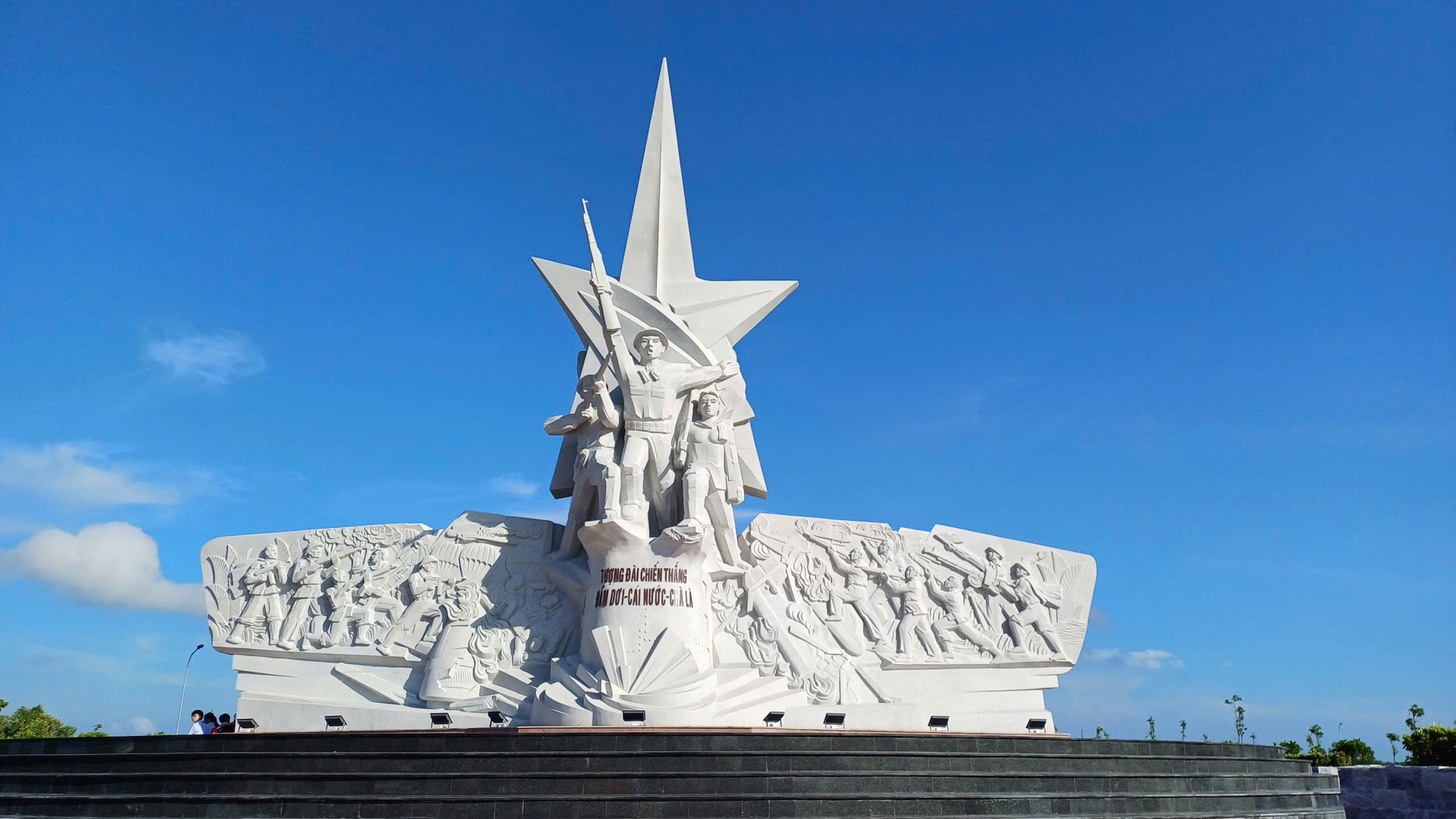 Một số người dân ở Cà Mau vui mừng được hưởng nhiều quyền lợi- Ảnh 1. Một số người dân ở Cà Mau vui mừng được hưởng nhiều quyền lợi- Ảnh 1.