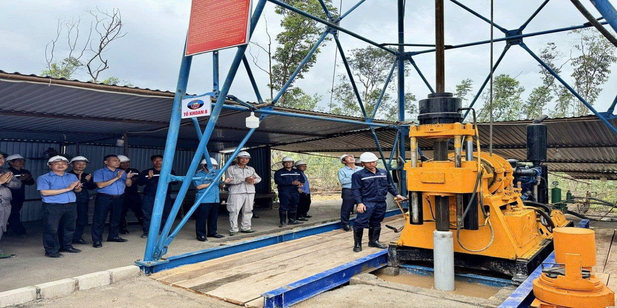 Khoan 11 lỗ sâu hơn 1.900m, Việt Nam phát hiện hơn 1 triệu tấn kho báu mới- Ảnh 1. Khoan 11 lỗ sâu hơn 1.900m, Việt Nam phát hiện hơn 1 triệu tấn kho báu mới- Ảnh 1.