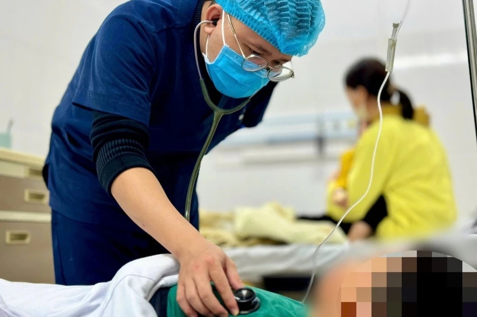 Căn bệnh đang bùng phát khiến người trẻ kiệt sức, trẻ nhỏ nhập viện hàng loạt, biến chứng phổi nhanh- Ảnh 1.