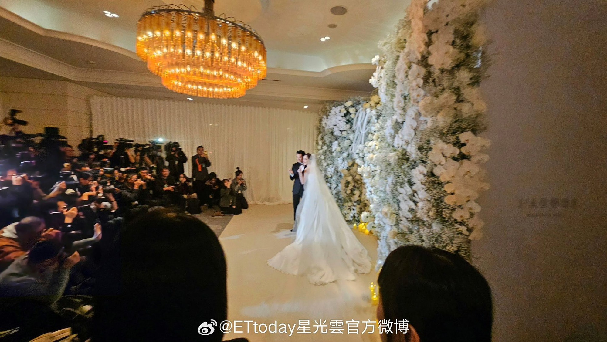 Đám cưới đang viral khắp MXH: Chú rể là trai hư đẹp nức tiếng, cô dâu đúng chuẩn sang xịn mịn- Ảnh 1. Đám cưới đang viral khắp MXH: Chú rể là trai hư đẹp nức tiếng, cô dâu đúng chuẩn sang xịn mịn- Ảnh 1.