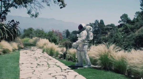 Biệt thự 340m² của diễn viên gia thế Biệt thự 340m² của diễn viên gia thế