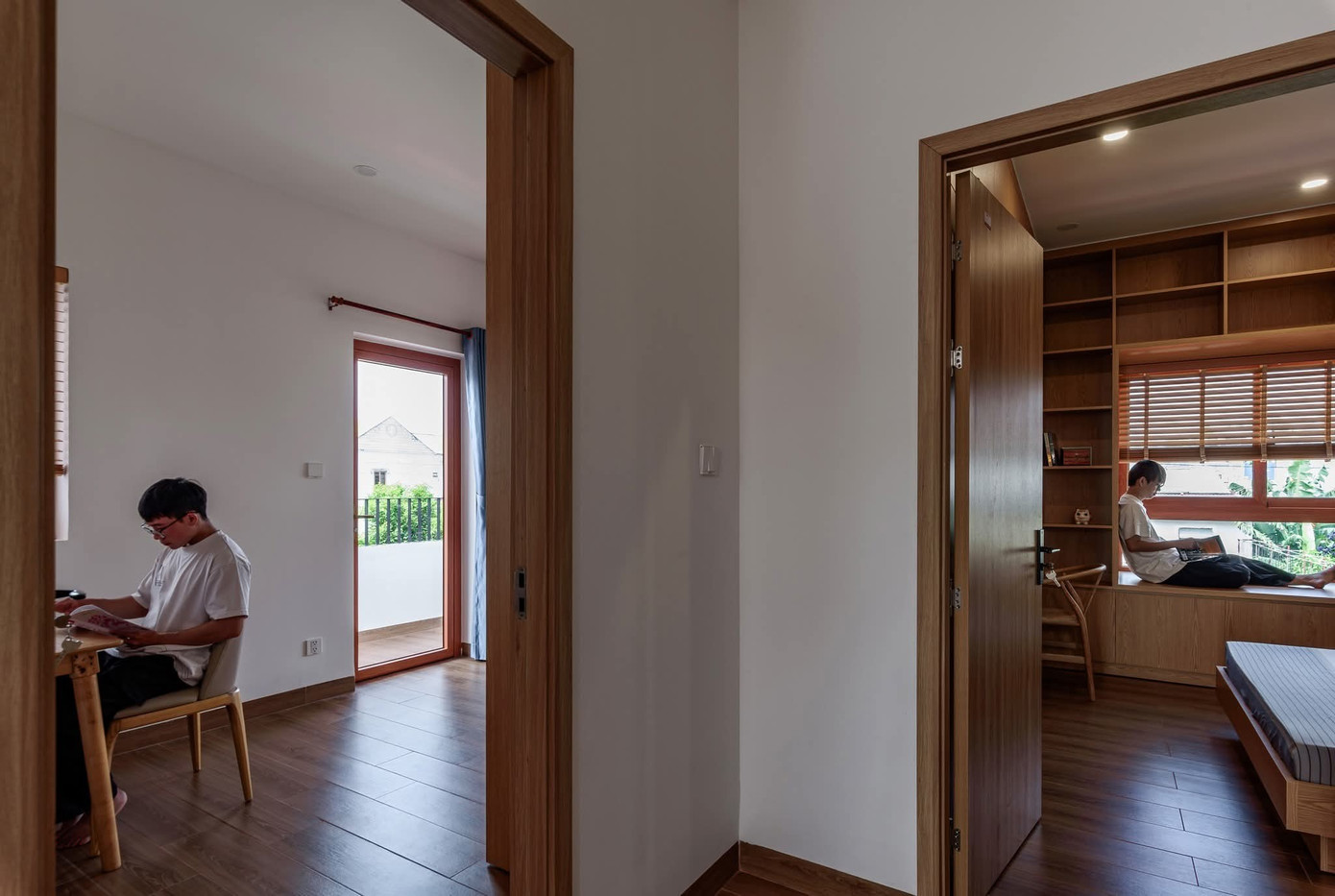 Nhà mái ngói quanh sân vườn rộng rãi- Ảnh 16.