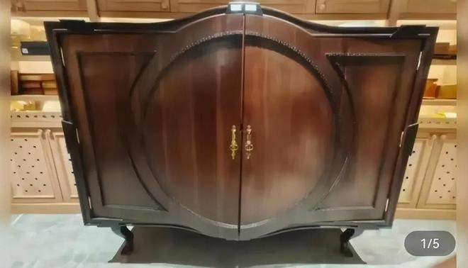 Vụ chồng đại gia của mỹ nhân phim giờ vàng bị bắt: Tịch thu đấu giá 151 thỏi vàng, 9 xe sang, BTS túi hiệu- Ảnh 3. Vụ chồng đại gia của mỹ nhân phim giờ vàng bị bắt: Tịch thu đấu giá 151 thỏi vàng, 9 xe sang, BTS túi hiệu- Ảnh 3.