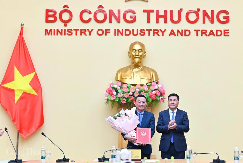 Bộ Công Thương điều động, bổ nhiệm cán bộ- Ảnh 1.
