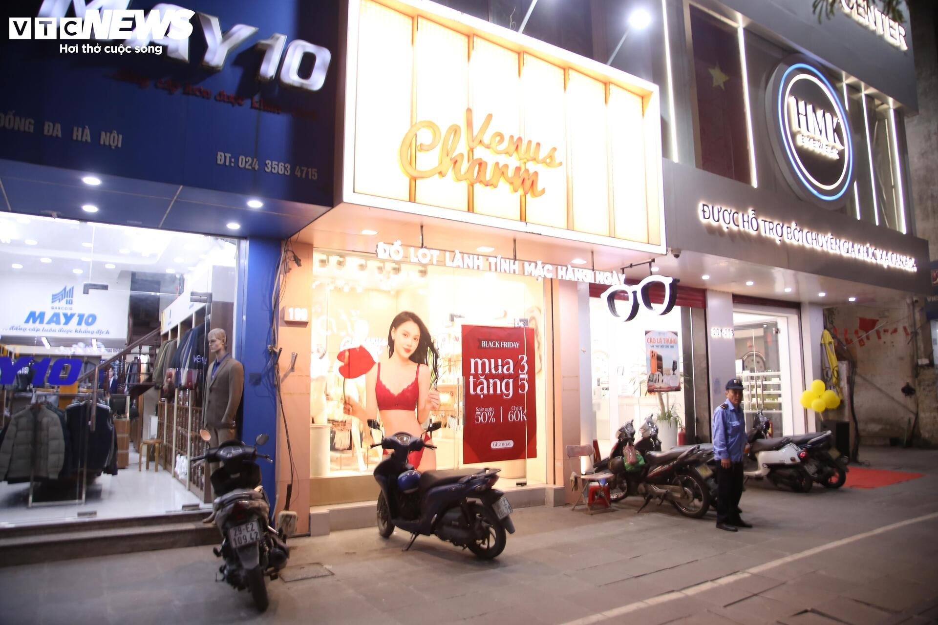 La liệt hàng giảm giá ngày Black Friday, khách vẫn èo uột- Ảnh 10.