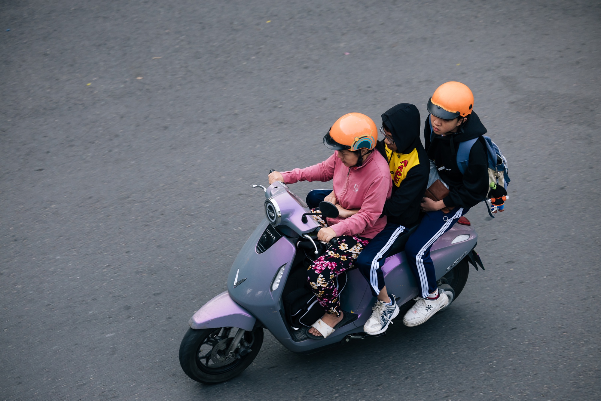 Chùm ảnh: TP.HCM trong ngày rét 19 độ C hiếm thấy- Ảnh 8. Chùm ảnh: TP.HCM trong ngày rét 19 độ C hiếm thấy- Ảnh 8.