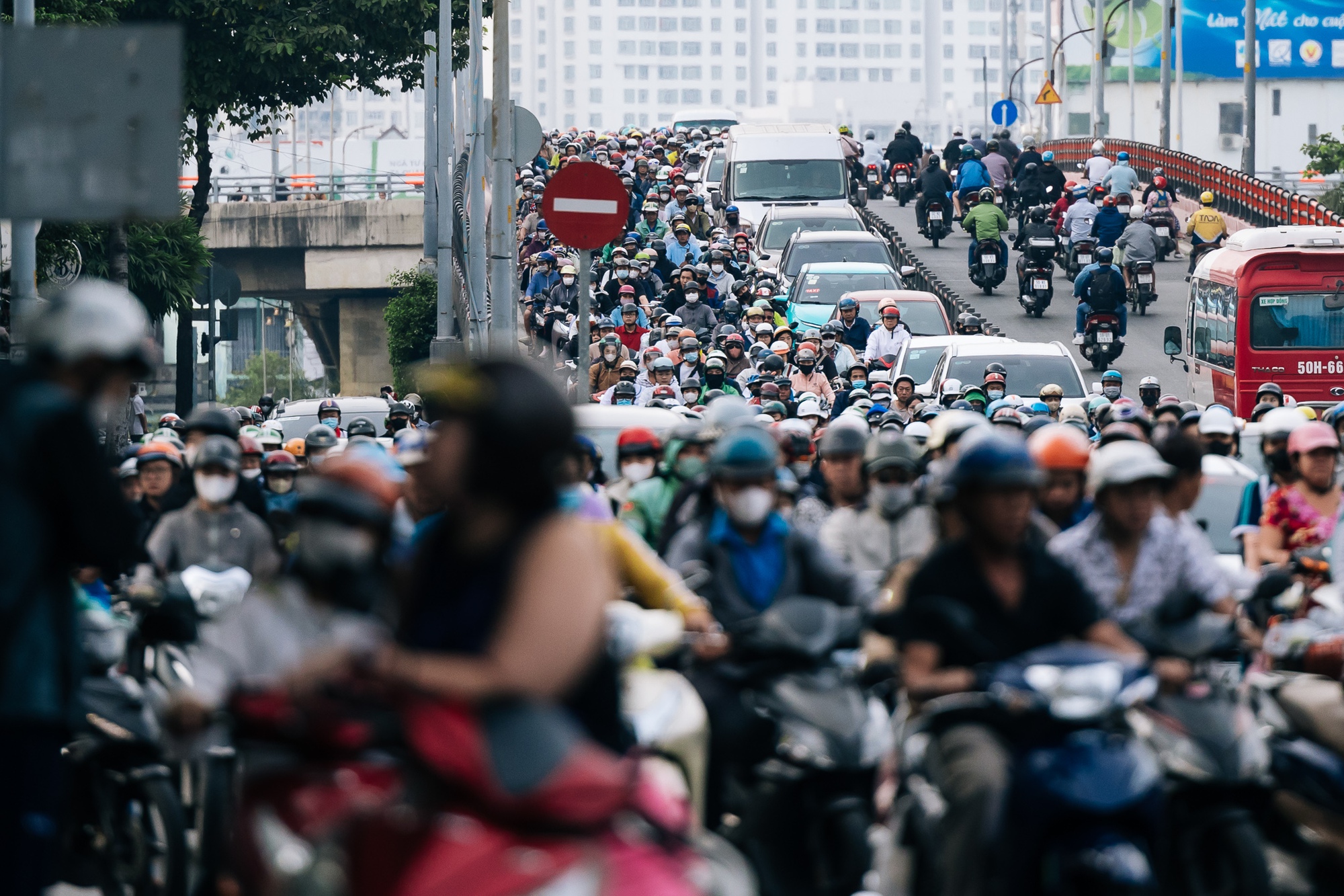 Chùm ảnh: TP.HCM trong ngày rét 19 độ C hiếm thấy- Ảnh 1. Chùm ảnh: TP.HCM trong ngày rét 19 độ C hiếm thấy- Ảnh 1.